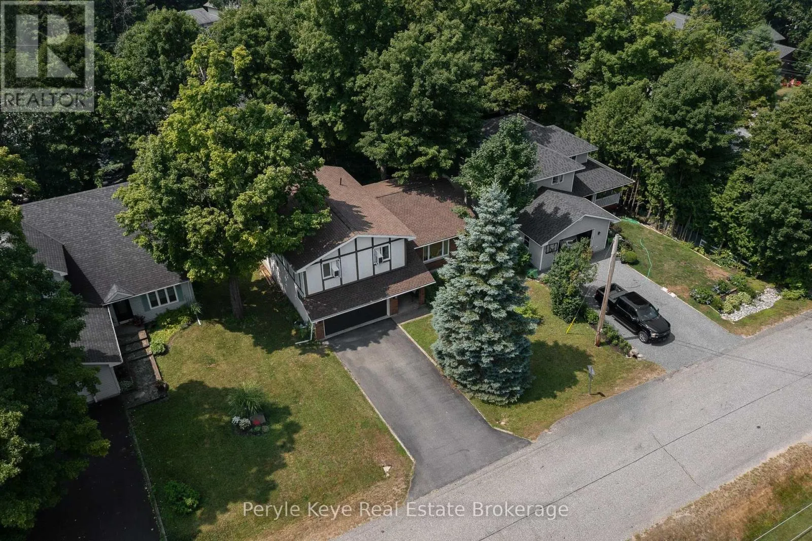 8 SHAW CRESCENT