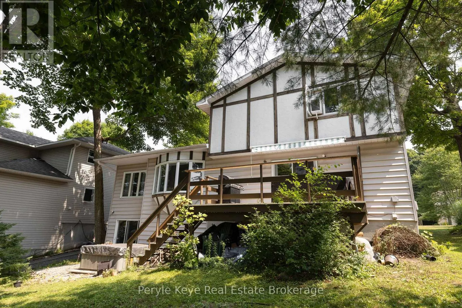 8 SHAW CRESCENT