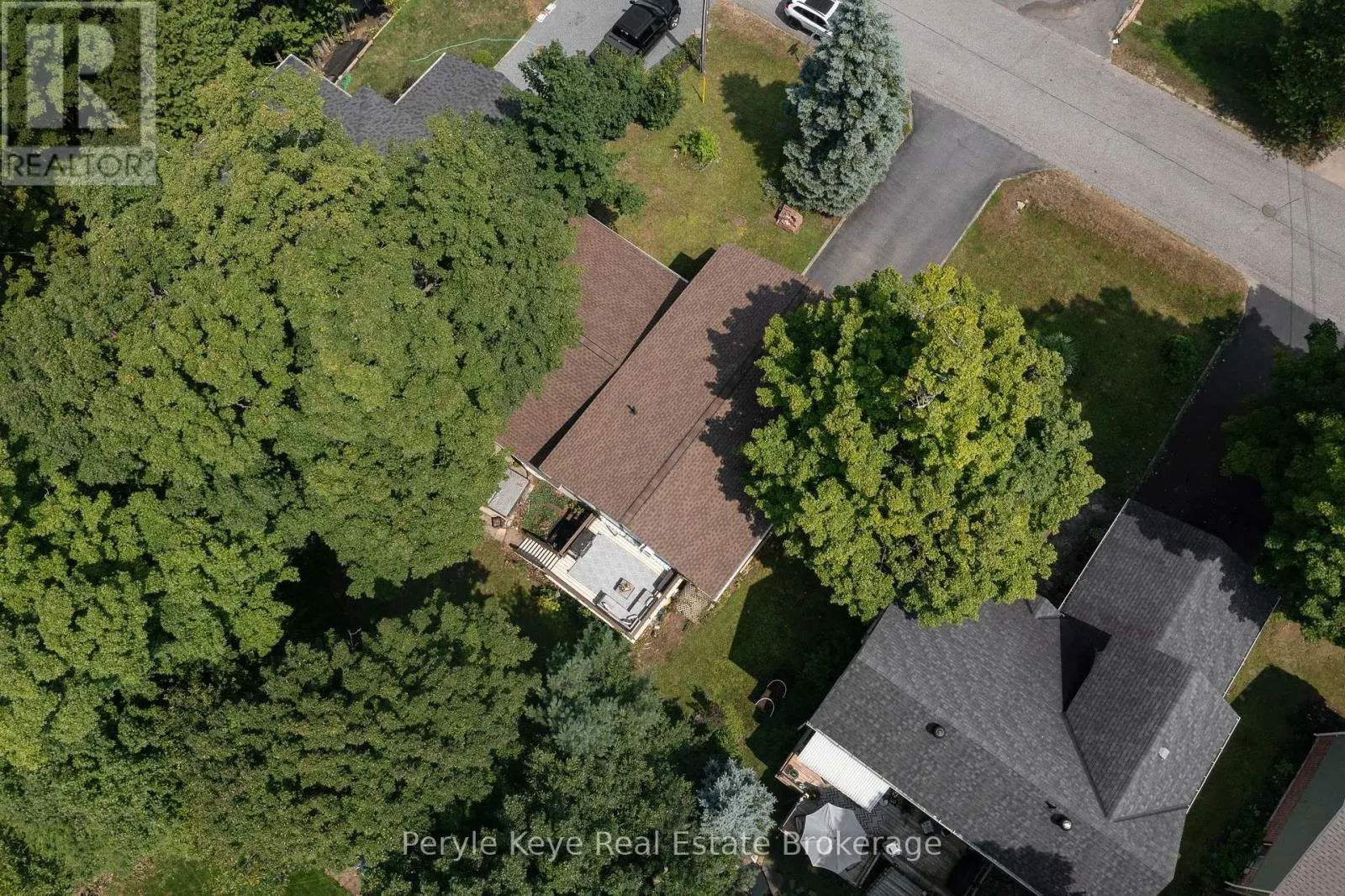 8 SHAW CRESCENT
