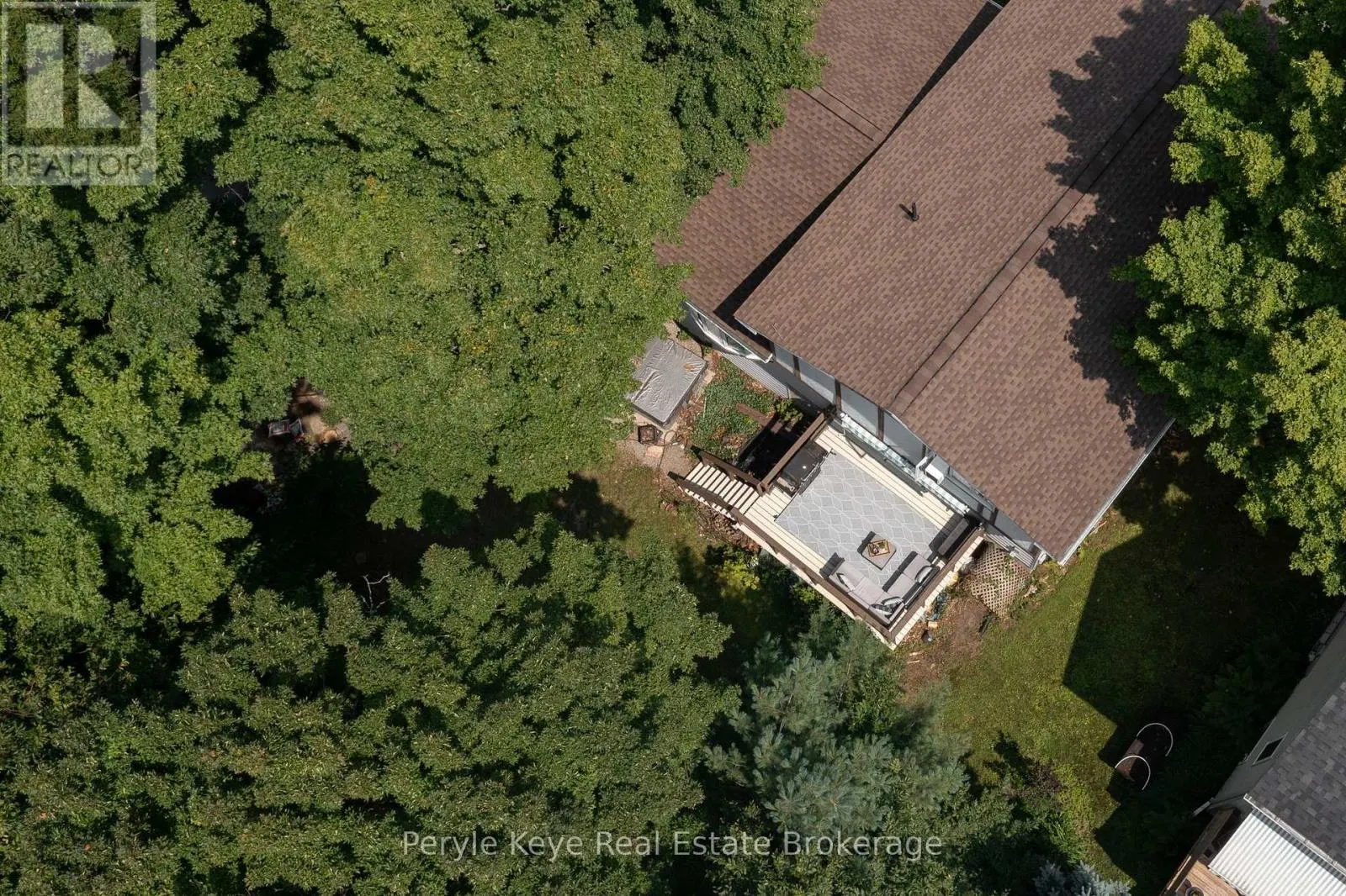 8 SHAW CRESCENT