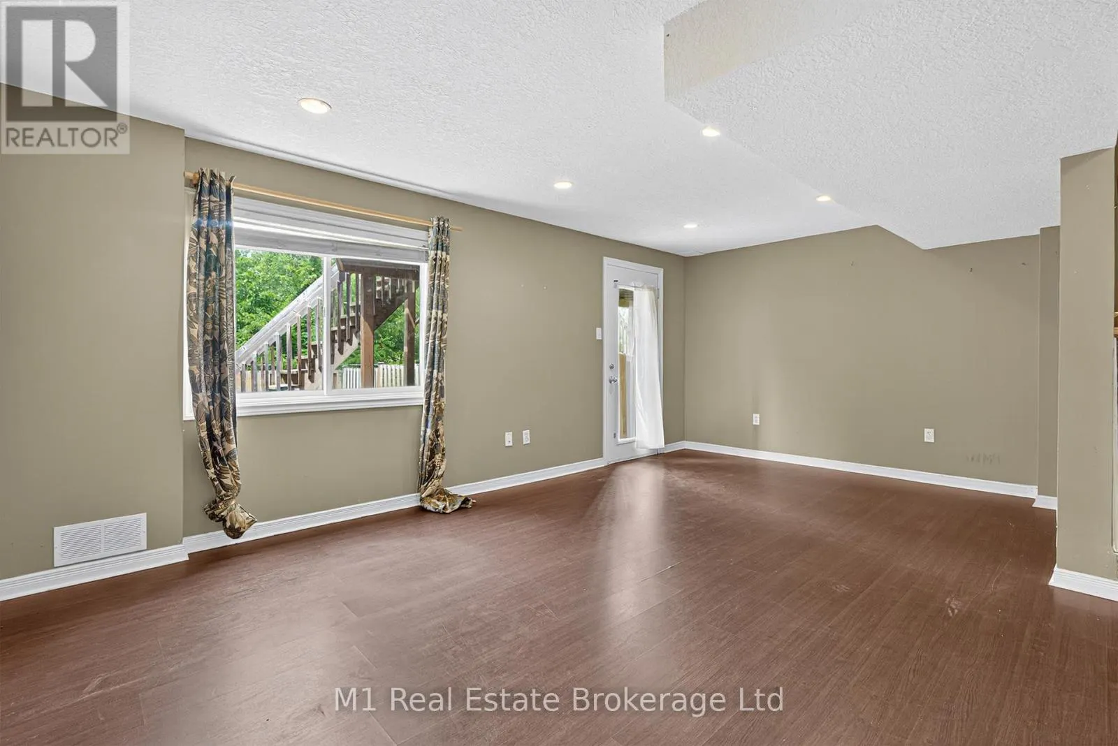 112 CHESTERTON LANE
