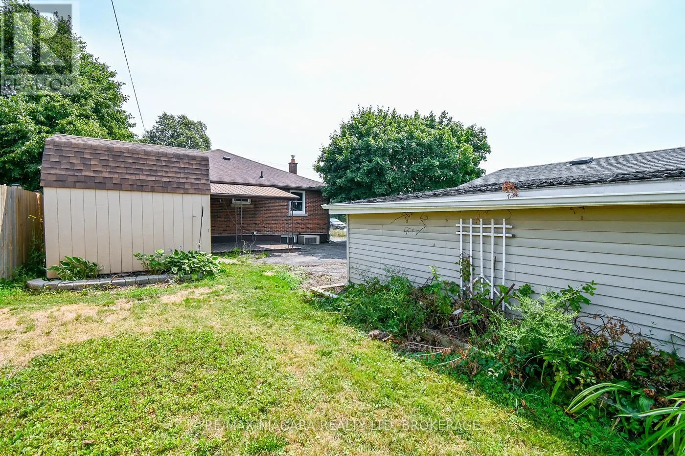 69 GOLDEN BOULEVARD W