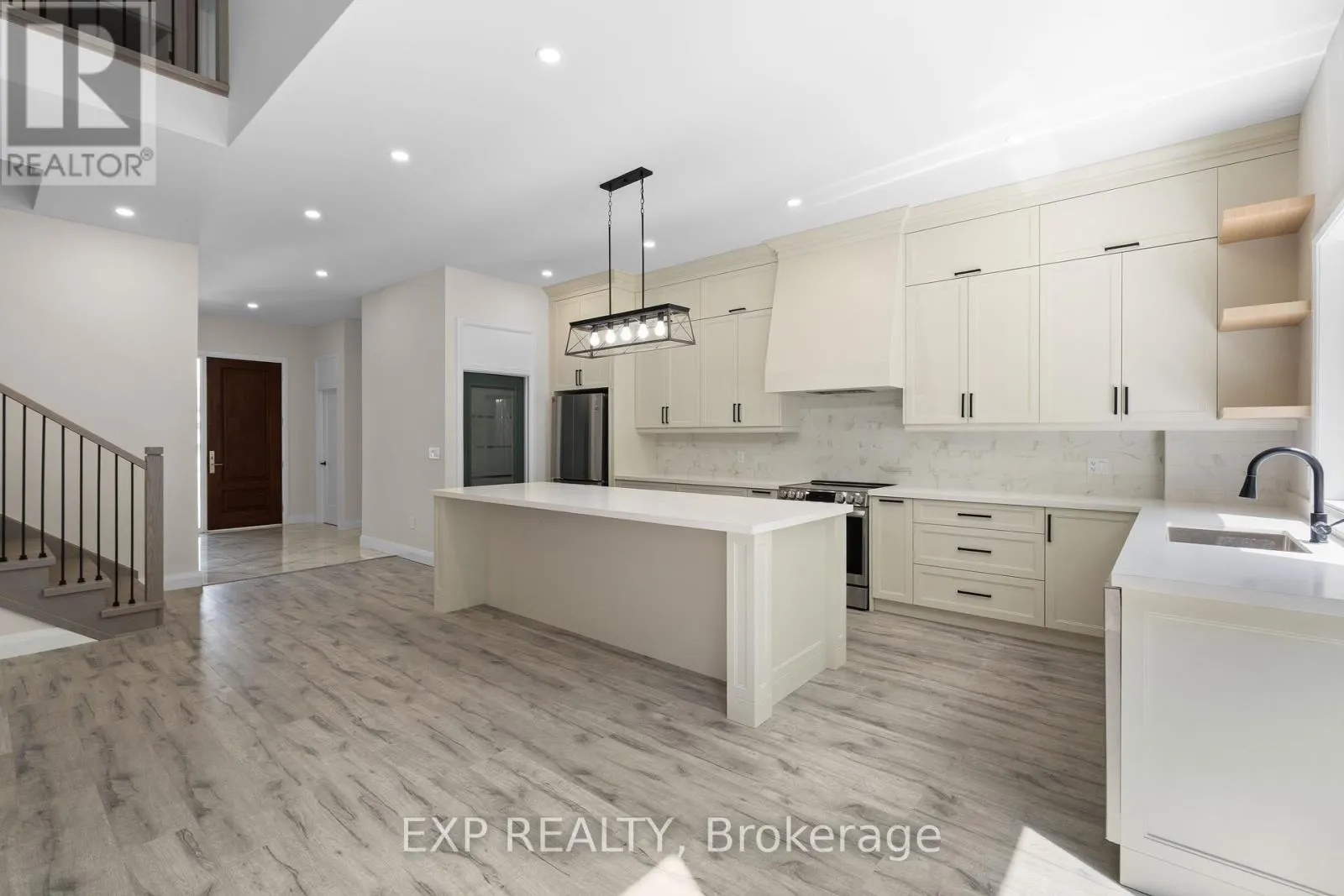25 SUNVIEW DRIVE
