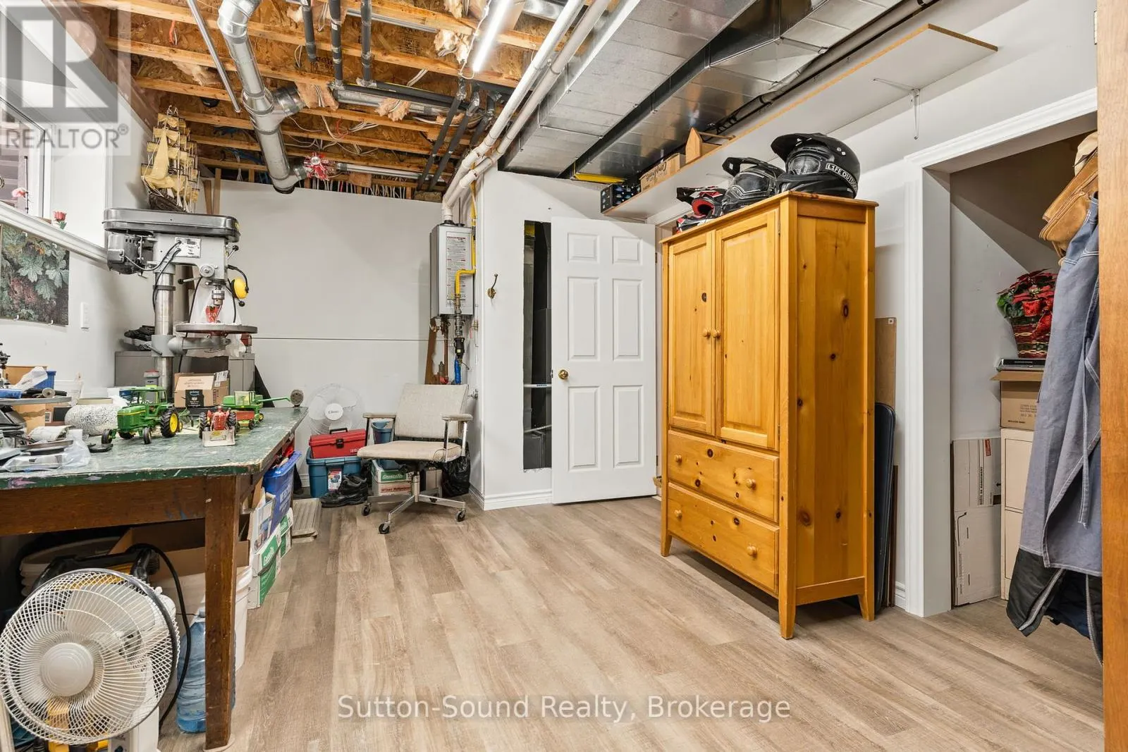 1215 SUNSET DRIVE