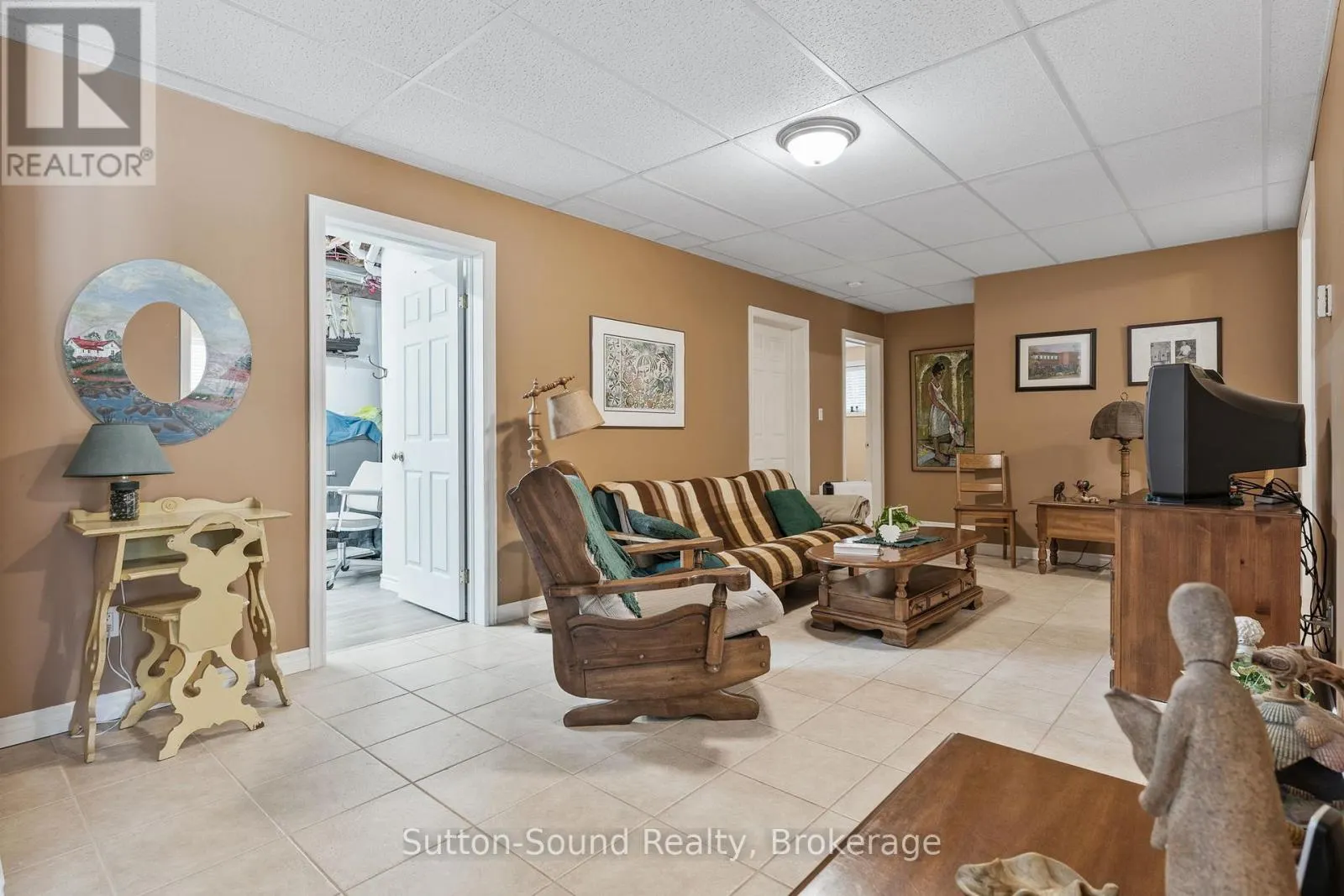 1215 SUNSET DRIVE