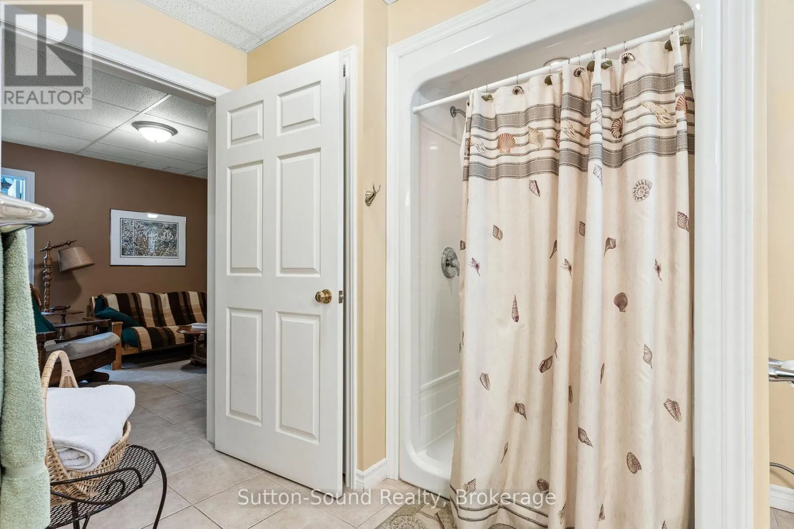 1215 SUNSET DRIVE