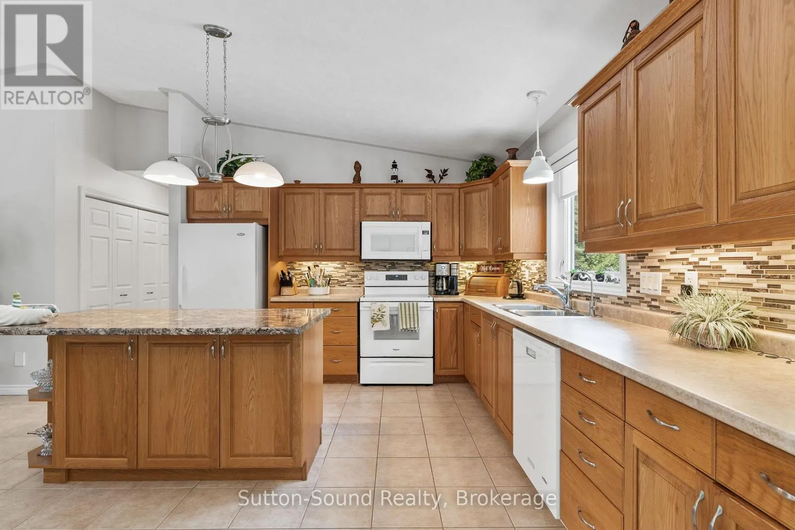 1215 SUNSET DRIVE