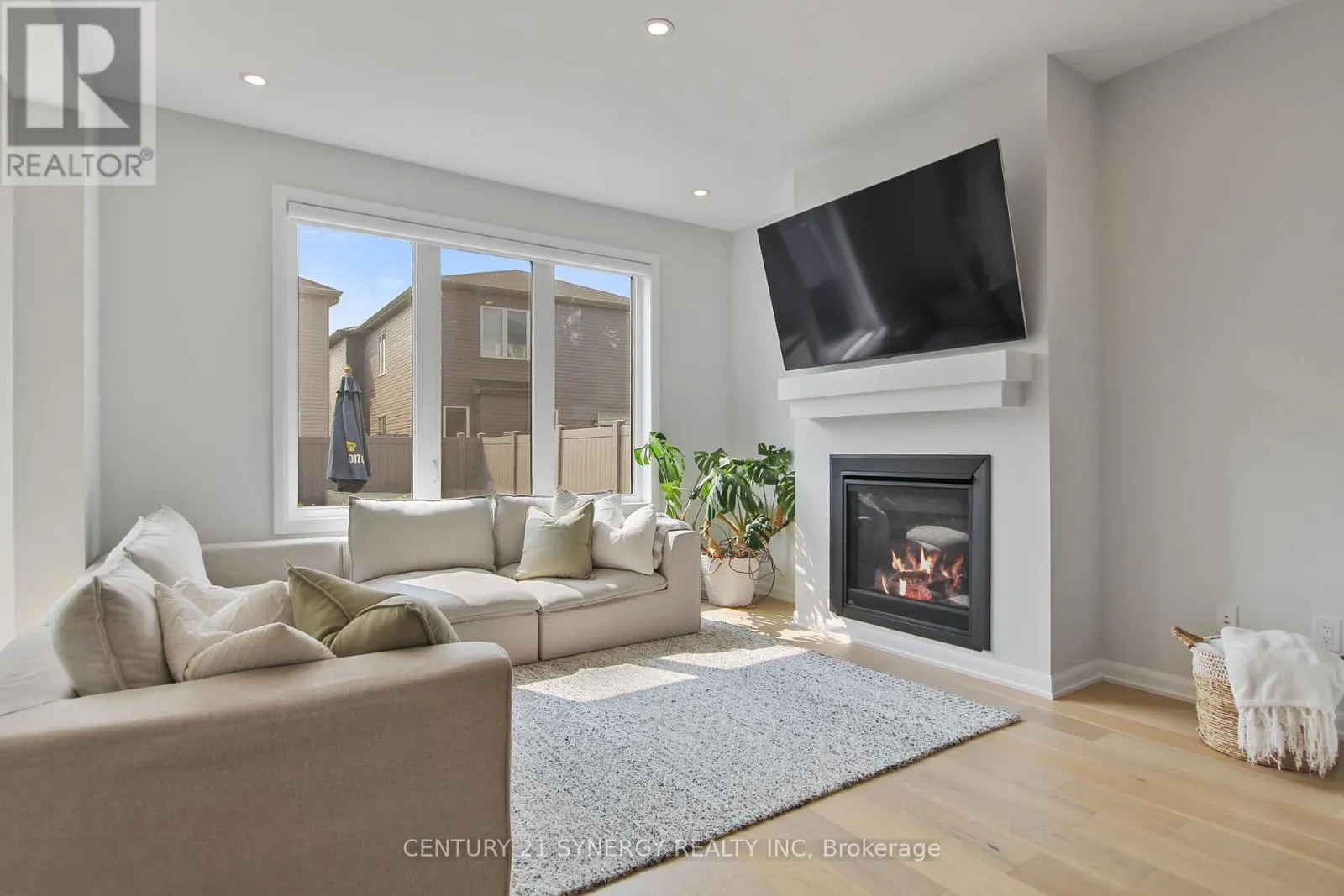 2104 CALTRA CRESCENT