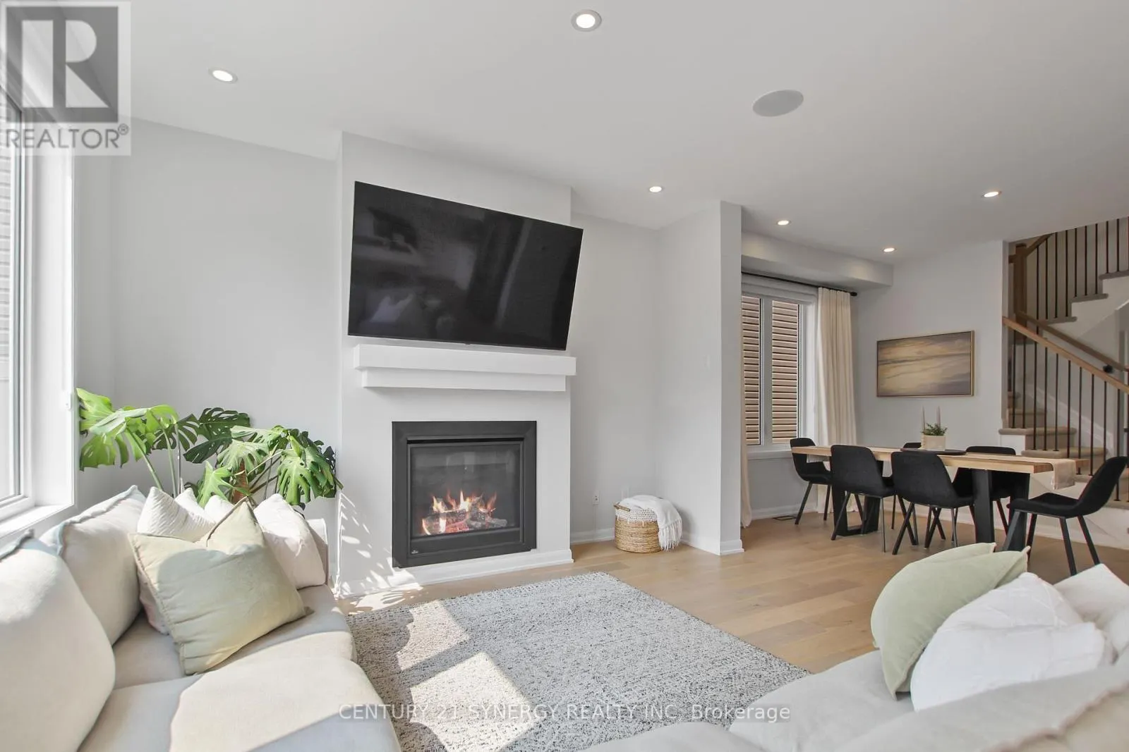 2104 CALTRA CRESCENT