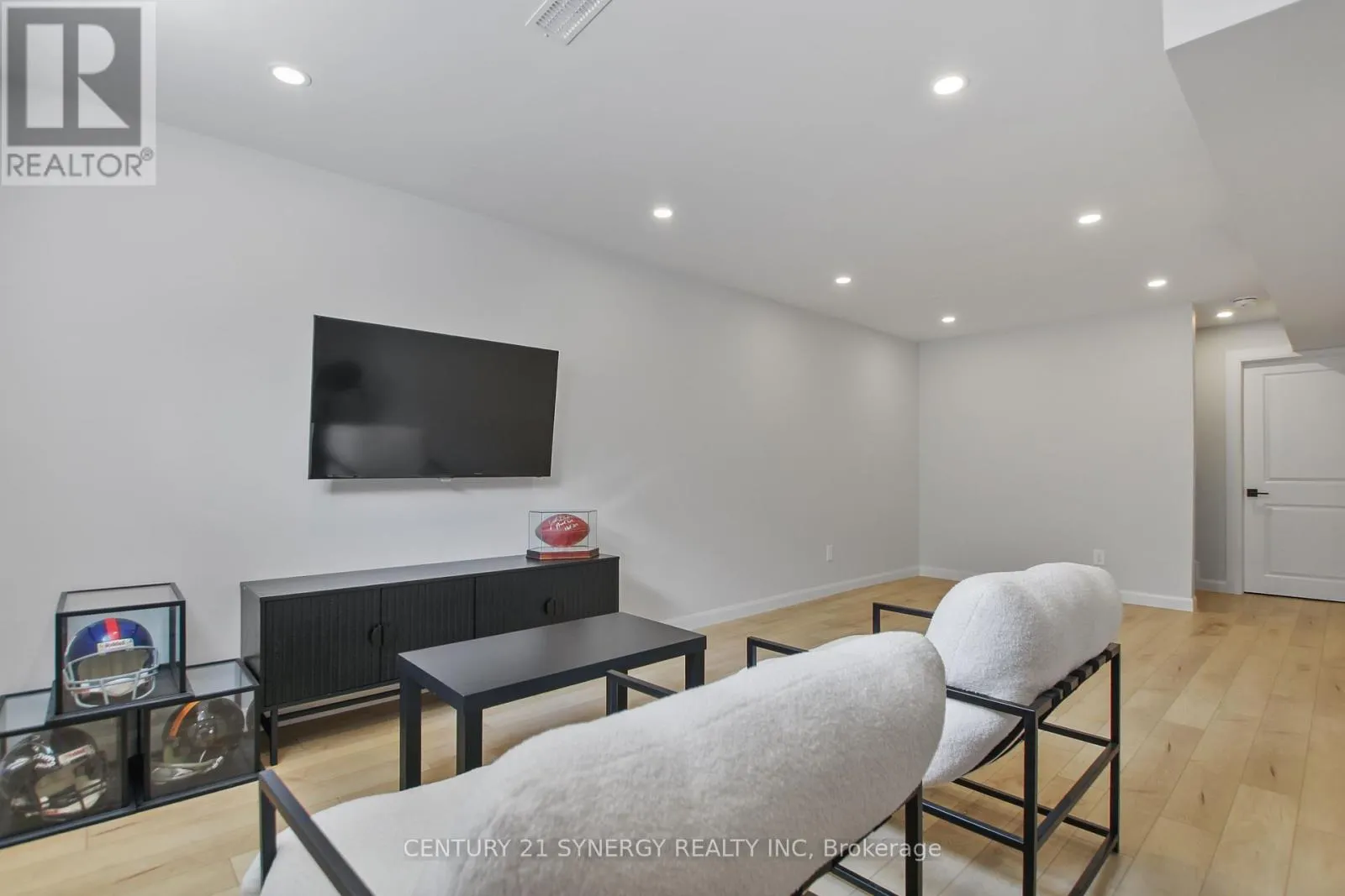 2104 CALTRA CRESCENT