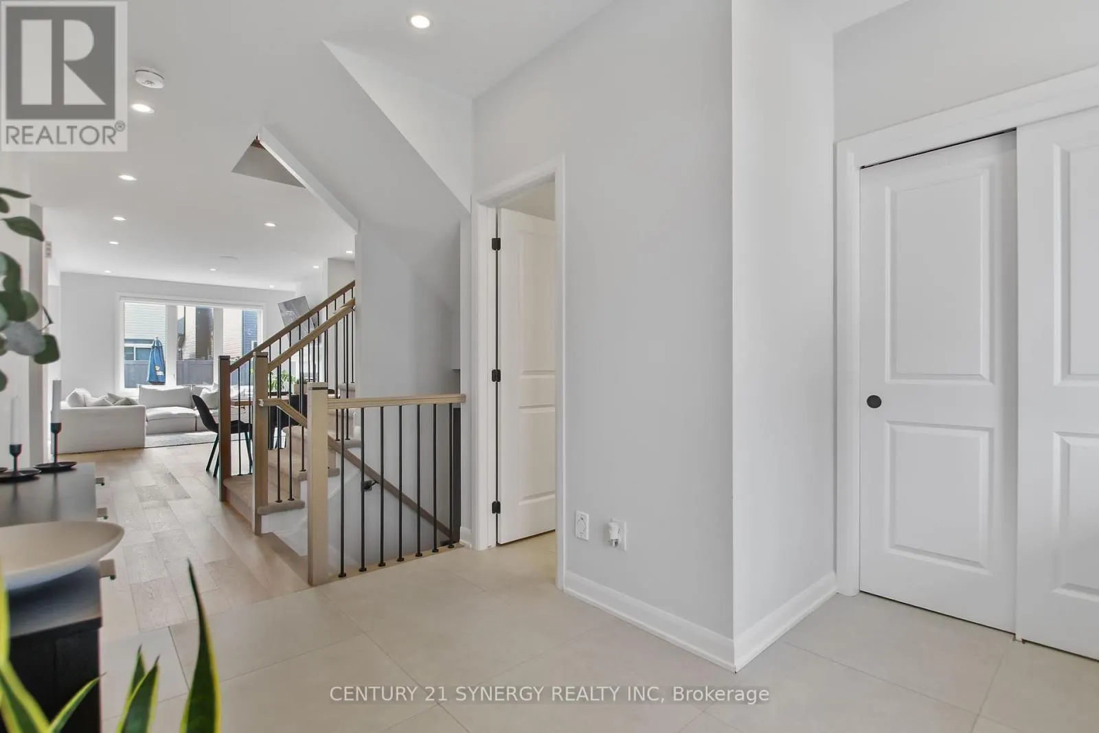 2104 CALTRA CRESCENT