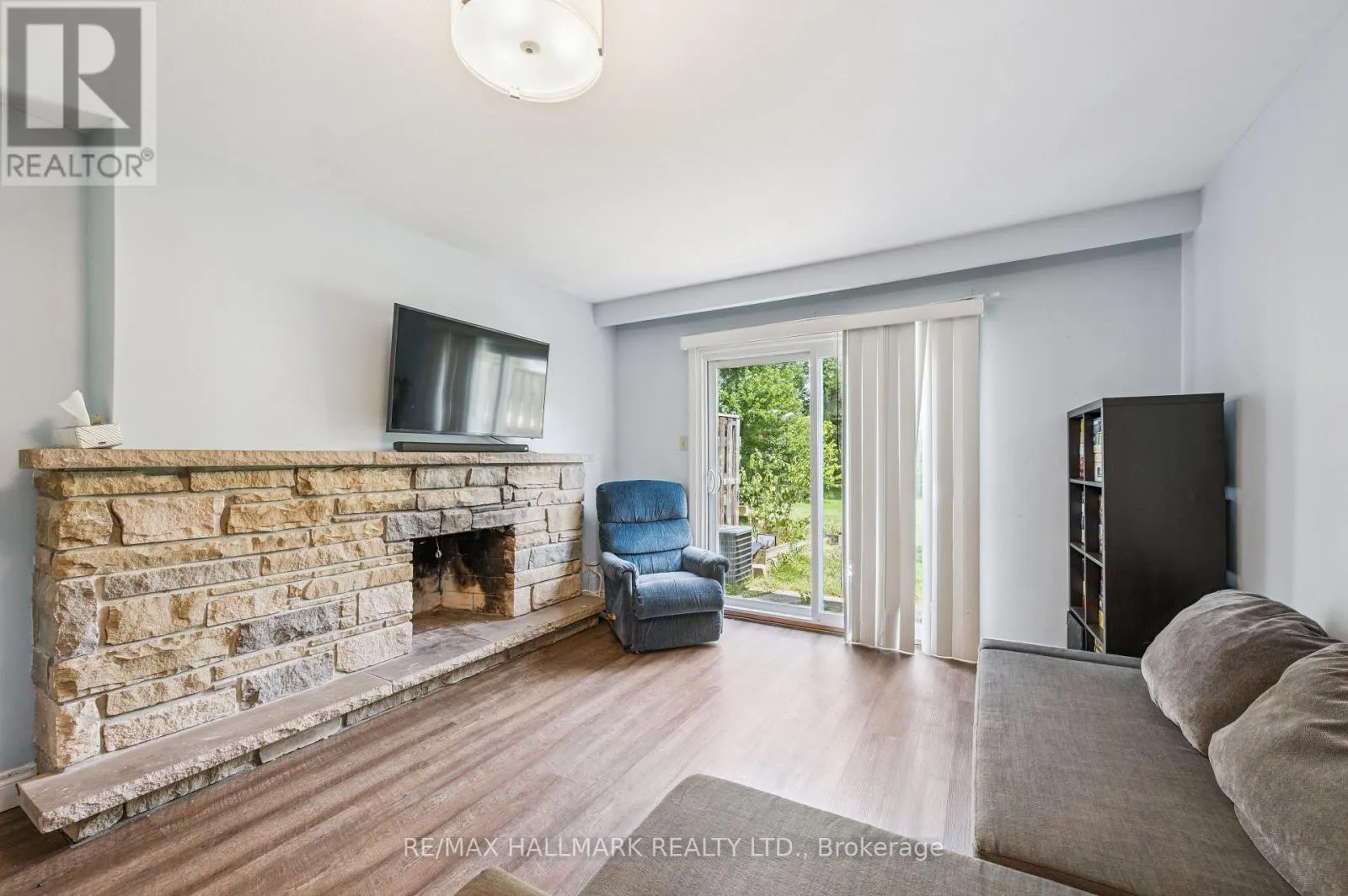 25 - 288 WESTCOURT PLACE