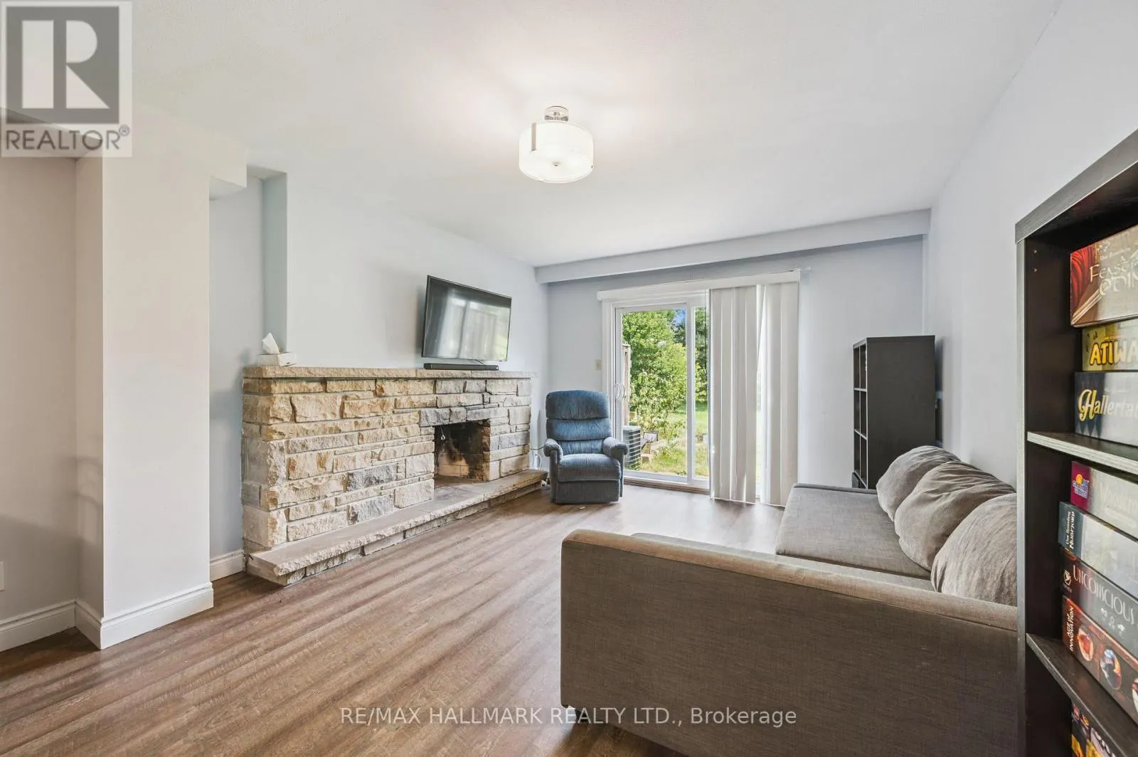 25 - 288 WESTCOURT PLACE