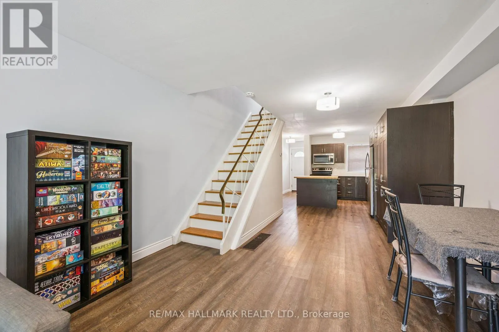 25 - 288 WESTCOURT PLACE
