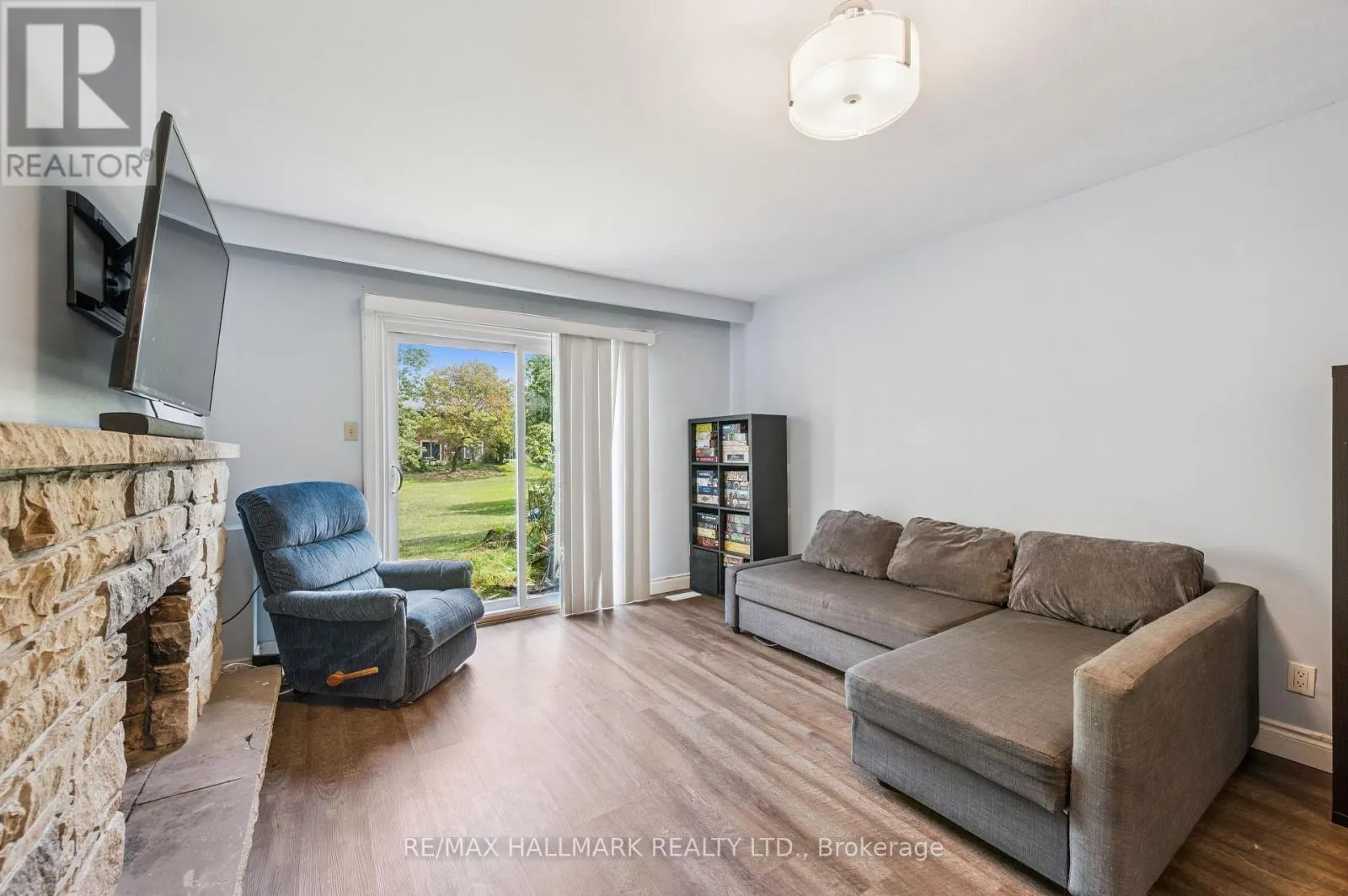 25 - 288 WESTCOURT PLACE