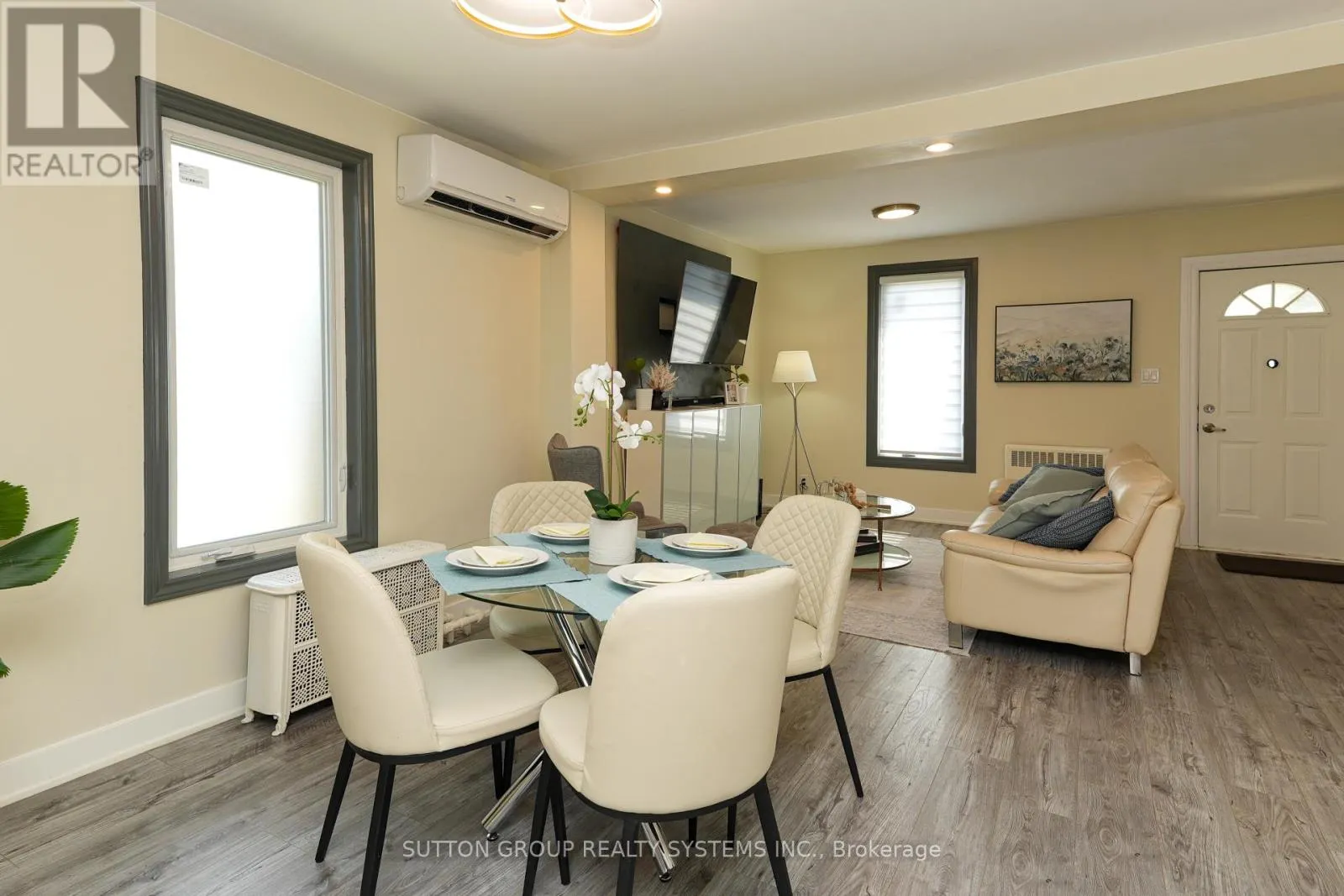 39 NORFOLK AVENUE