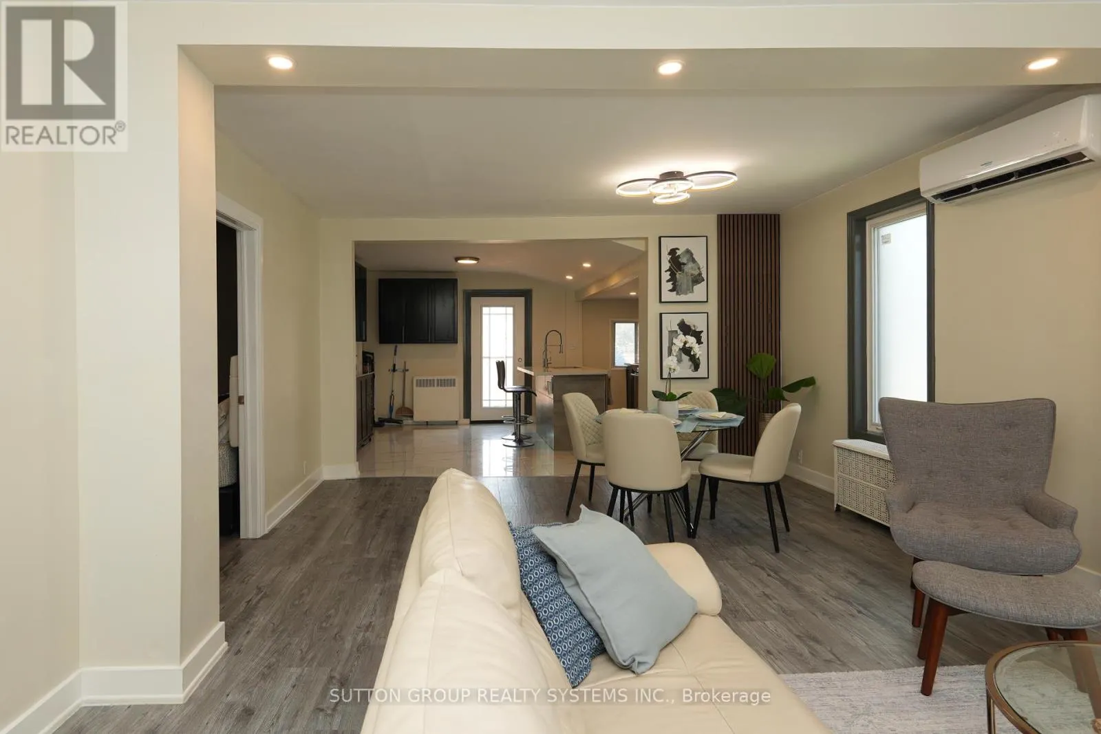 39 NORFOLK AVENUE