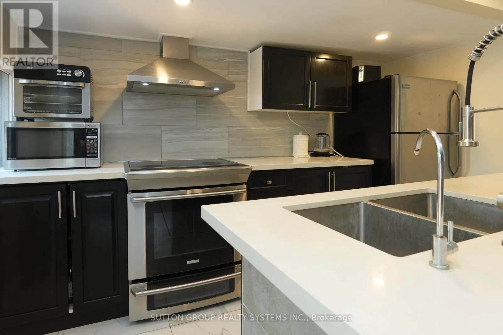 39 NORFOLK AVENUE