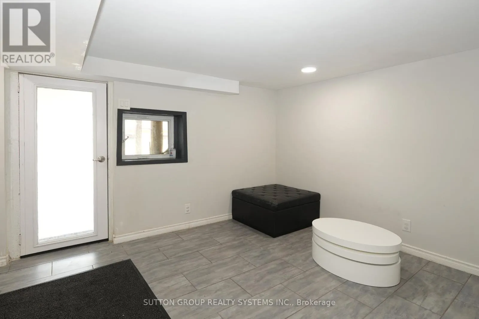 39 NORFOLK AVENUE