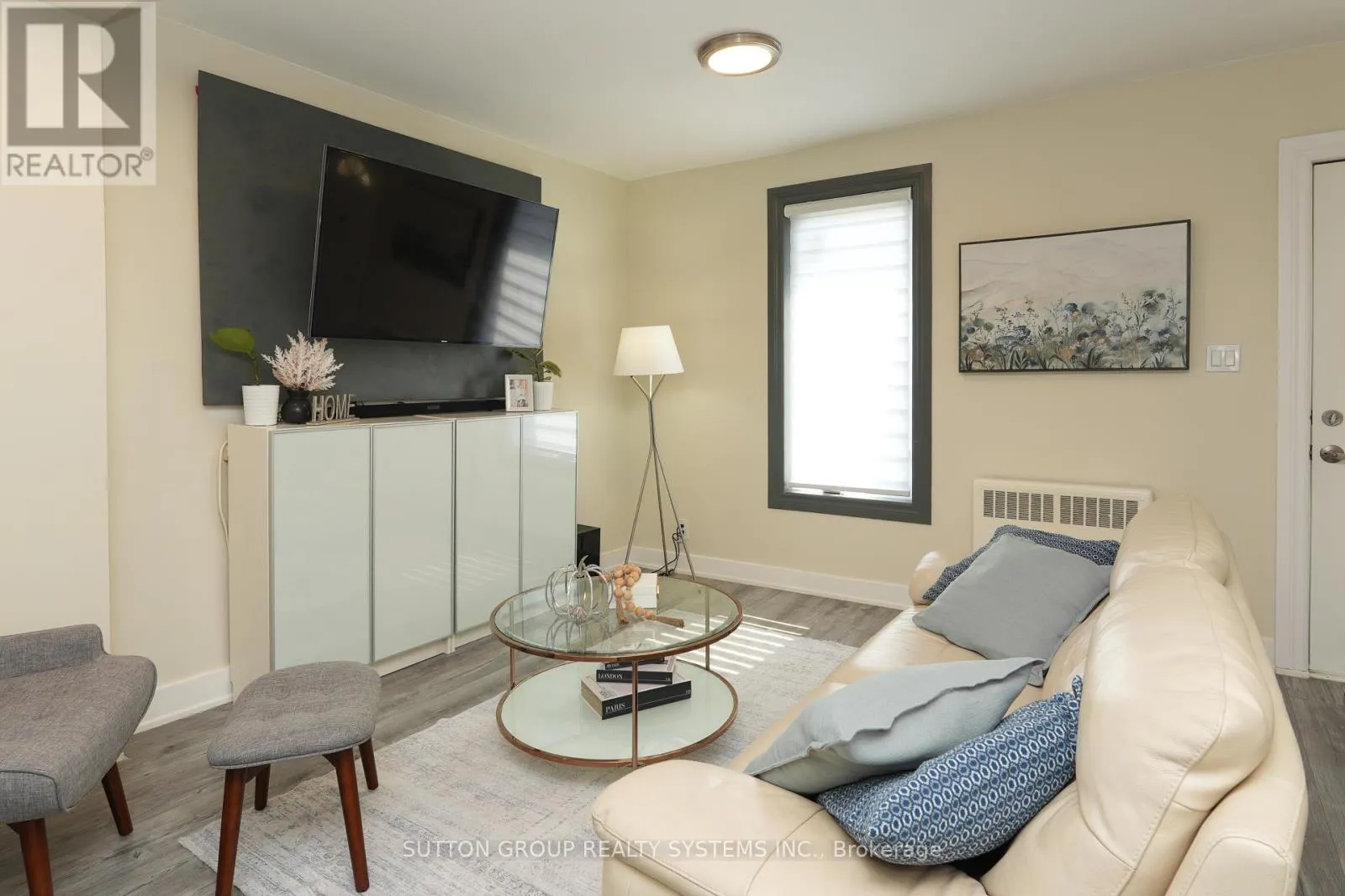 39 NORFOLK AVENUE