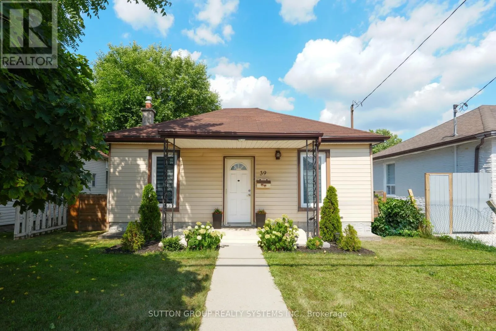 39 NORFOLK AVENUE