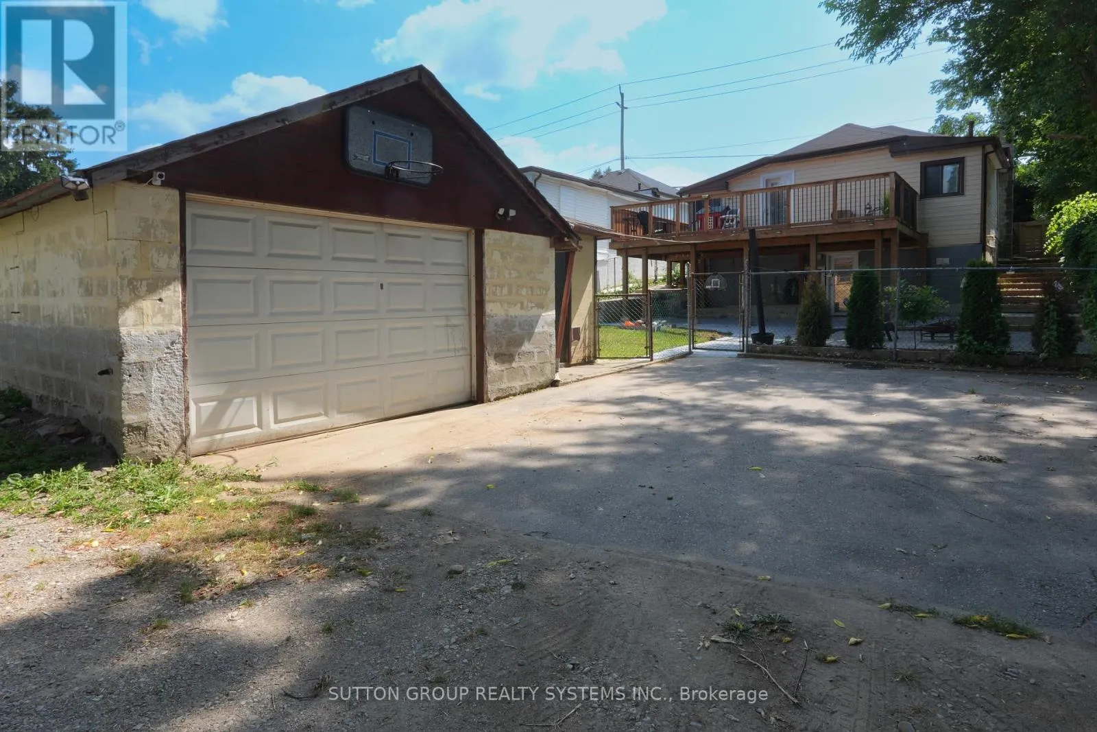 39 NORFOLK AVENUE