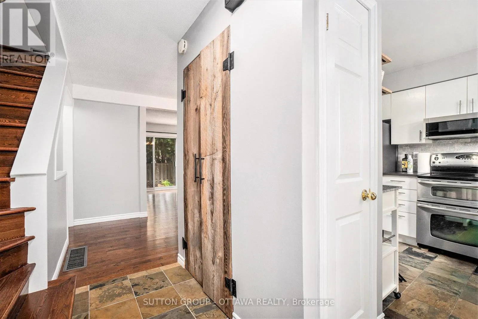6164 BROOKSIDE LANE
