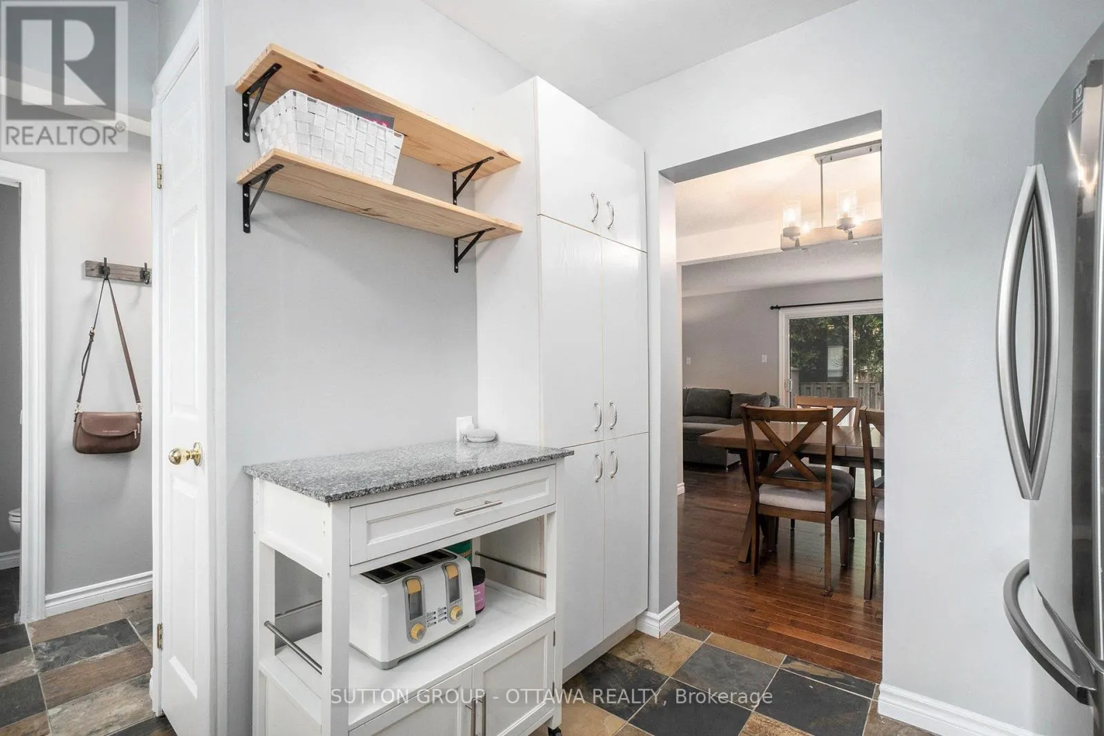 6164 BROOKSIDE LANE