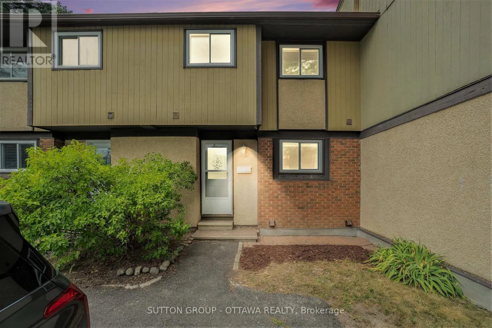 6164 BROOKSIDE LANE