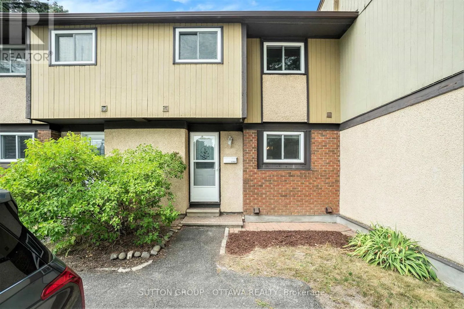 6164 BROOKSIDE LANE