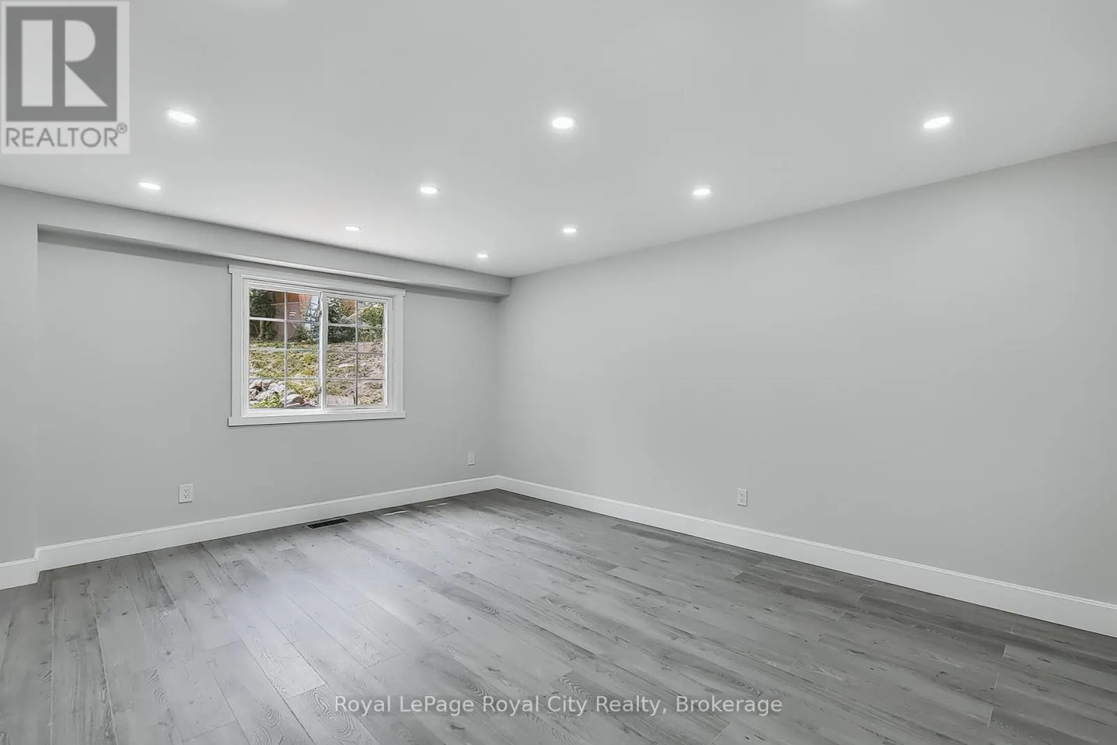 691 COLLEGE AVENUE W