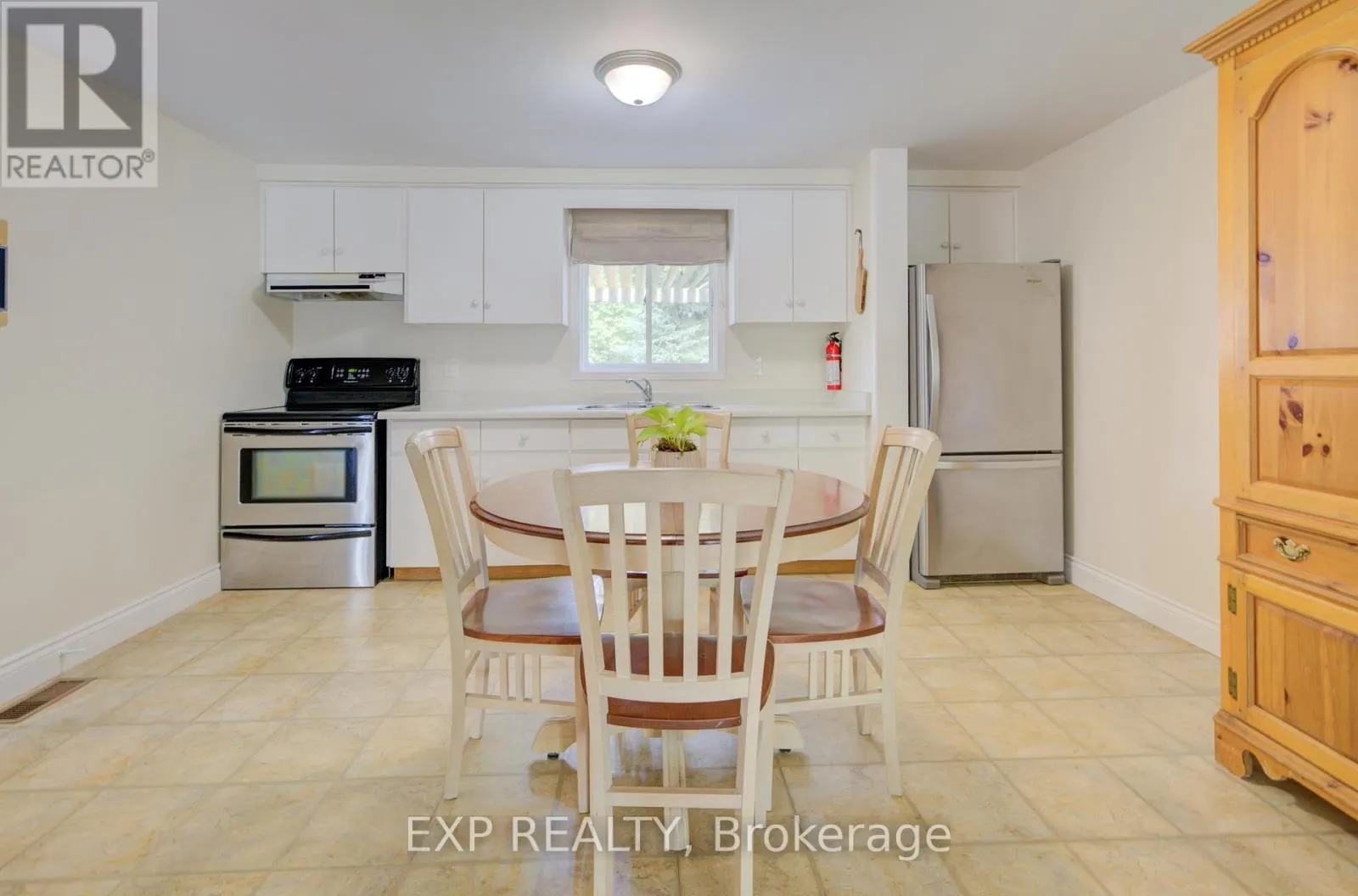 4 TROY CRESCENT