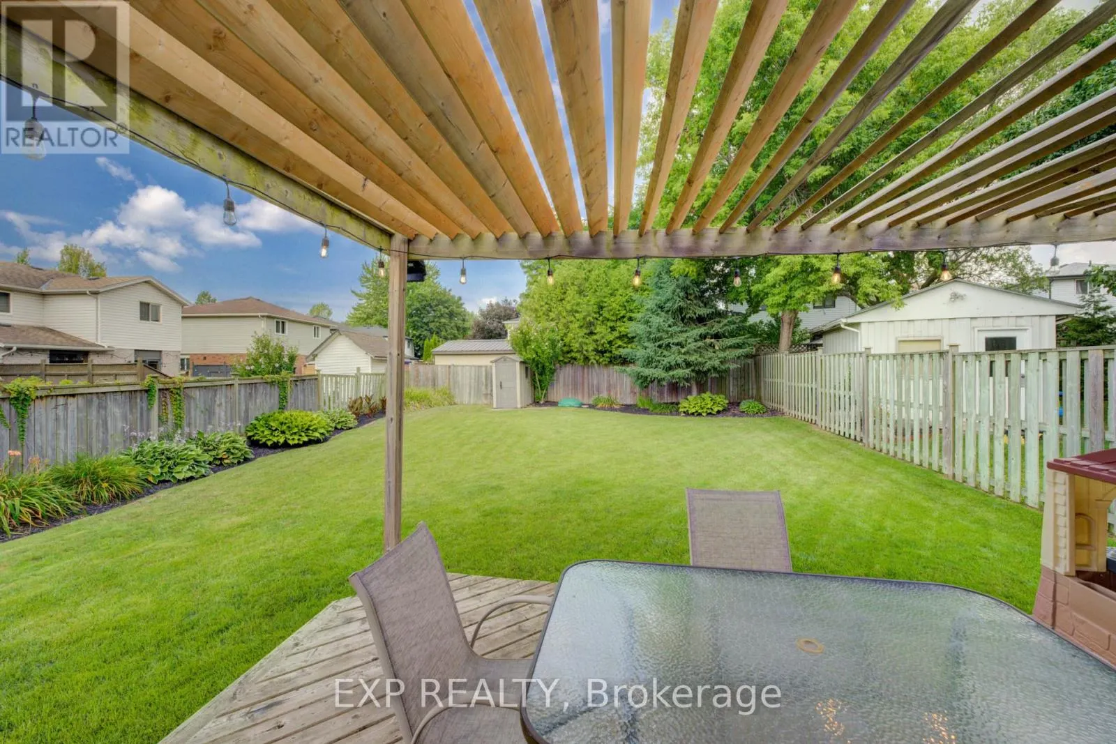 4 TROY CRESCENT