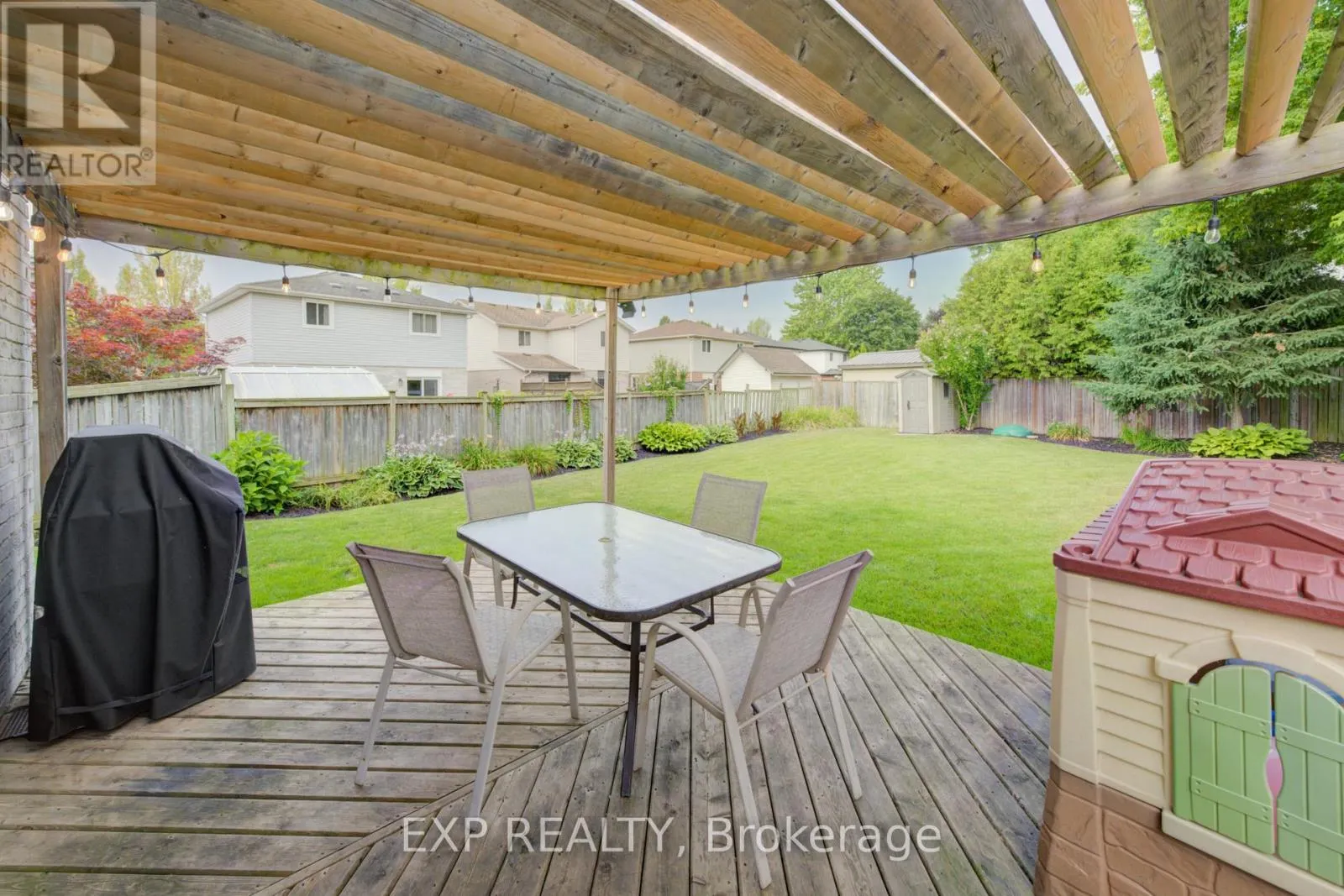 4 TROY CRESCENT