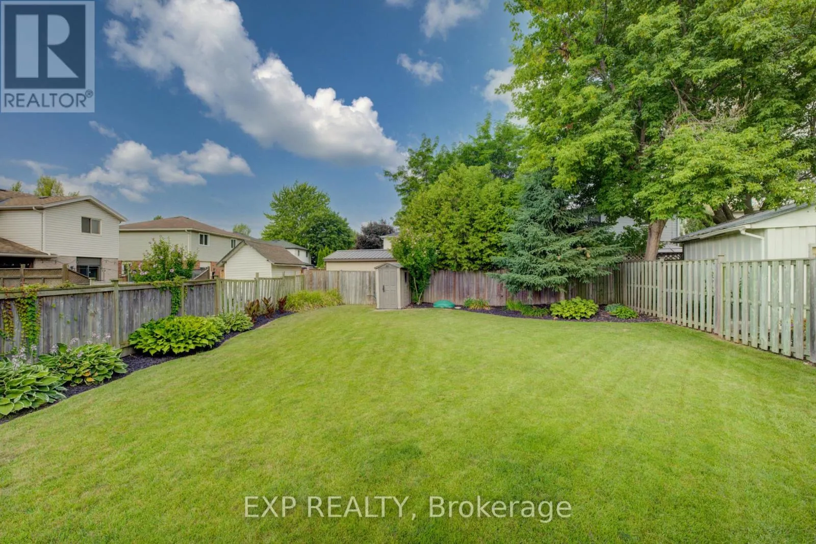 4 TROY CRESCENT