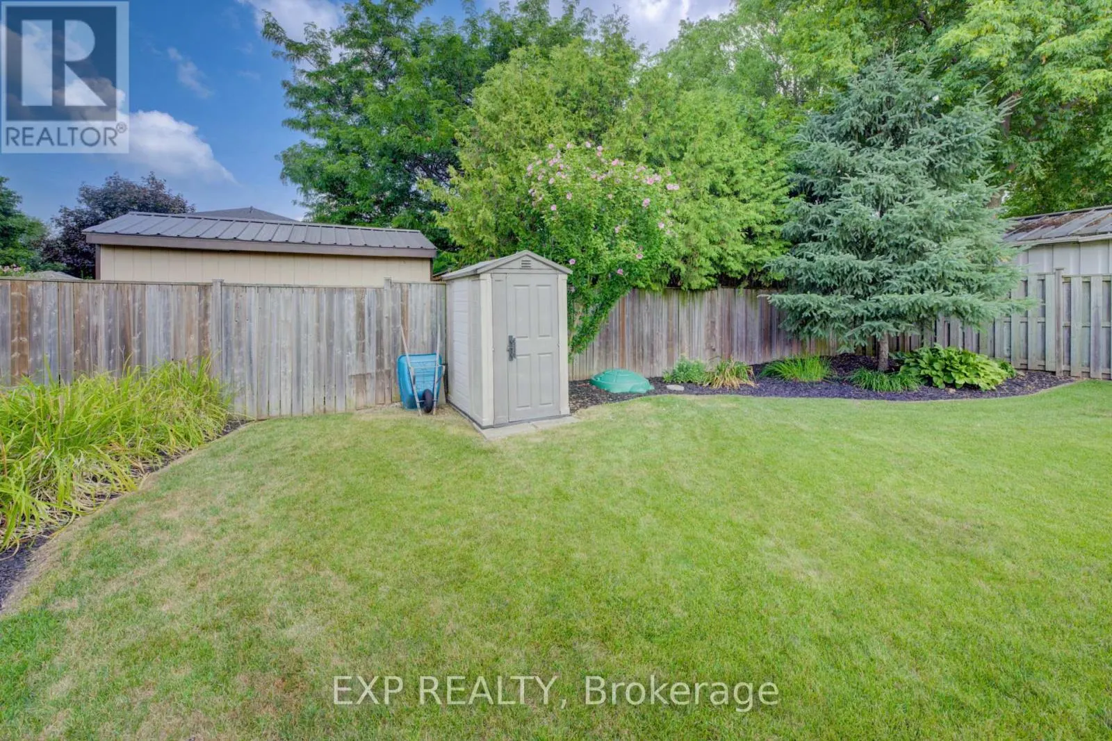 4 TROY CRESCENT
