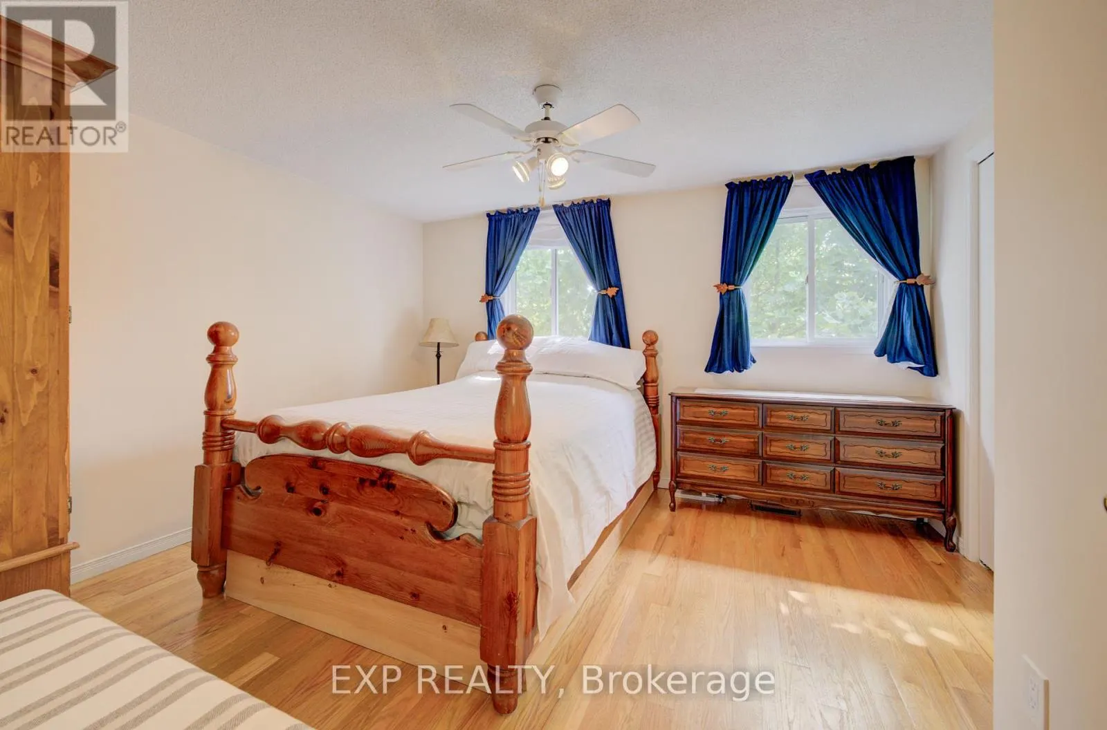 4 TROY CRESCENT
