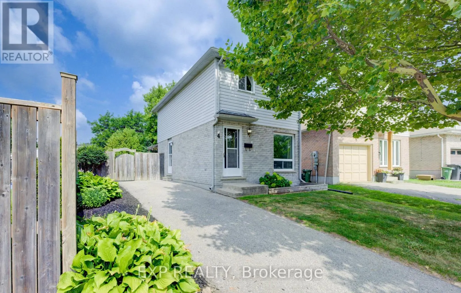 4 TROY CRESCENT