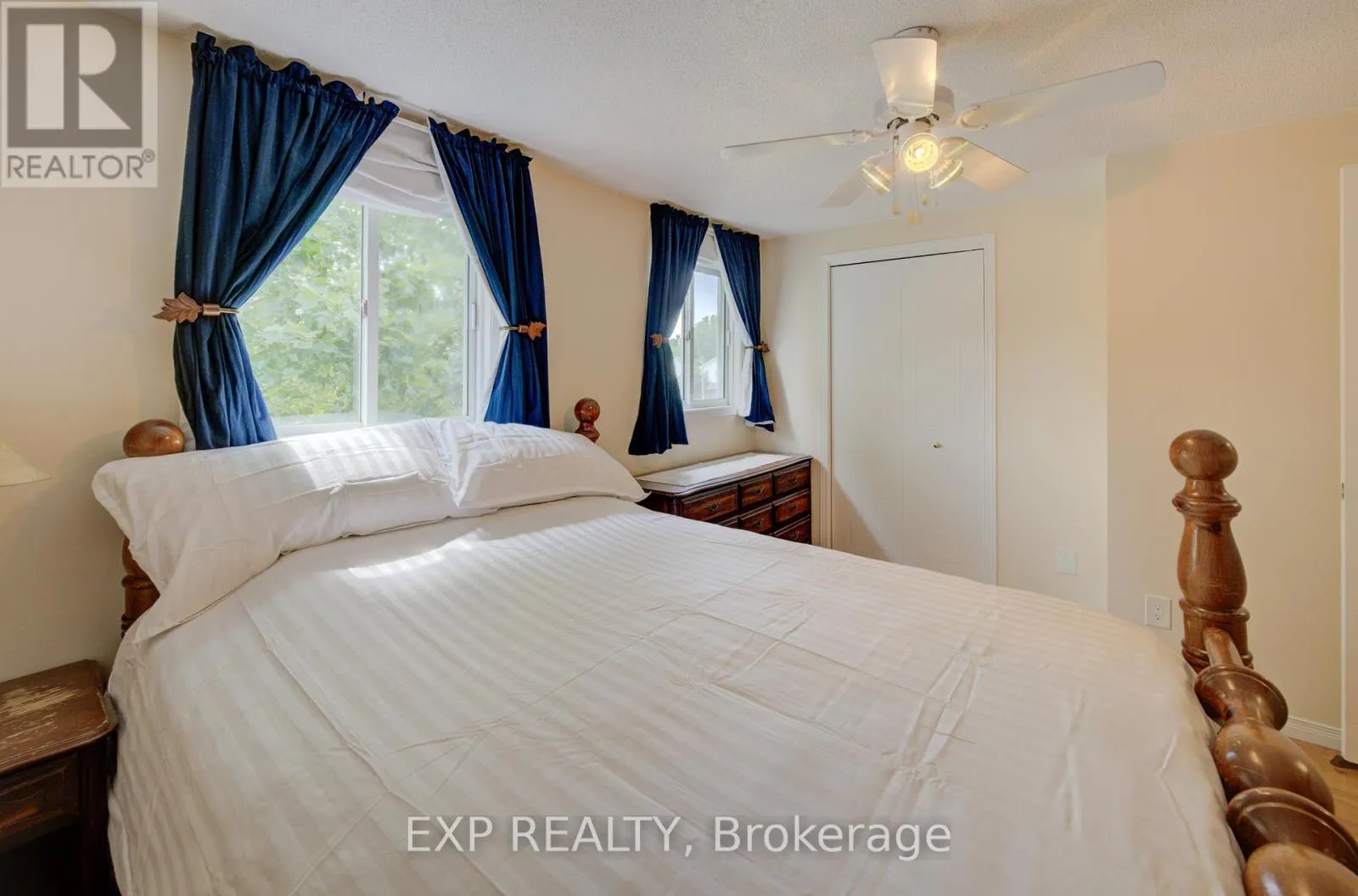 4 TROY CRESCENT