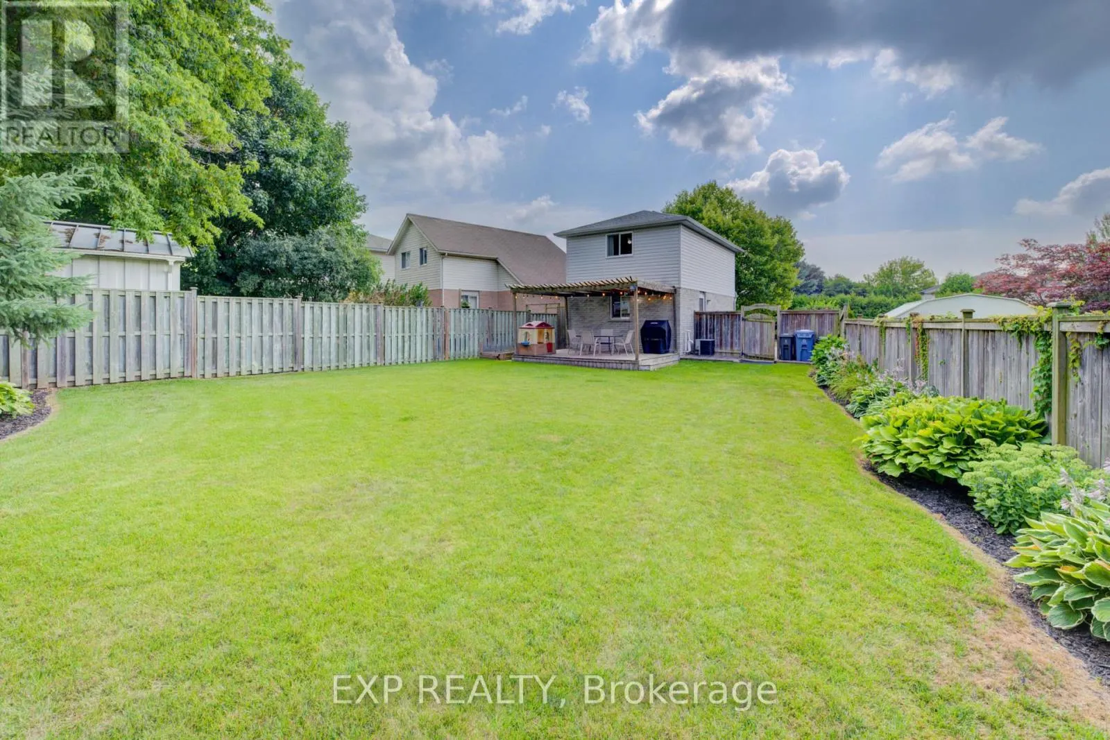 4 TROY CRESCENT