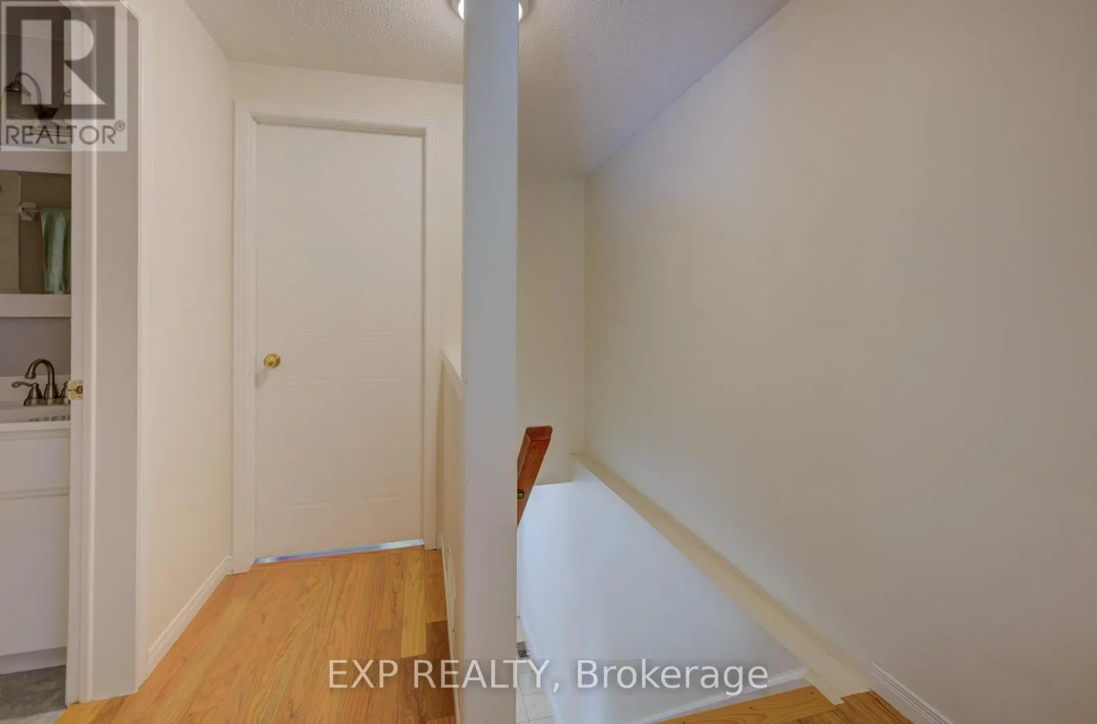 4 TROY CRESCENT