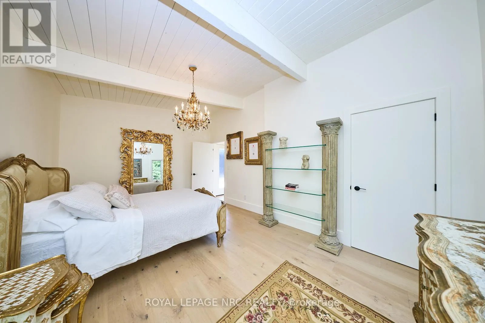 1904 MACDONALD DRIVE