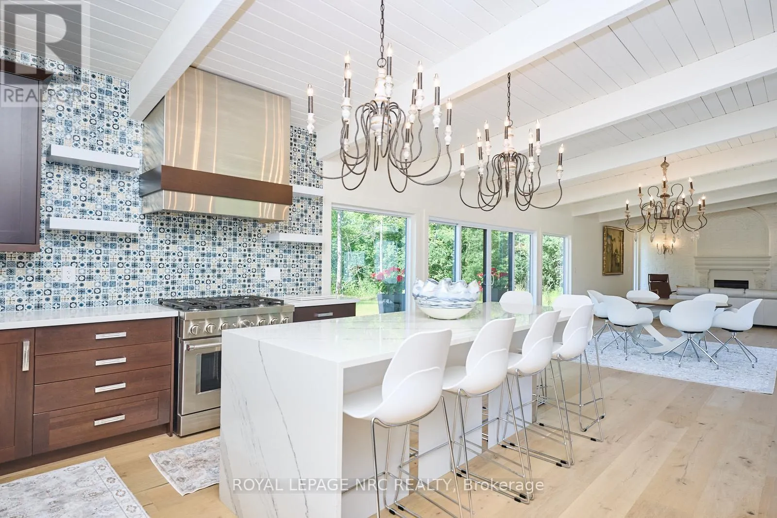 1904 MACDONALD DRIVE