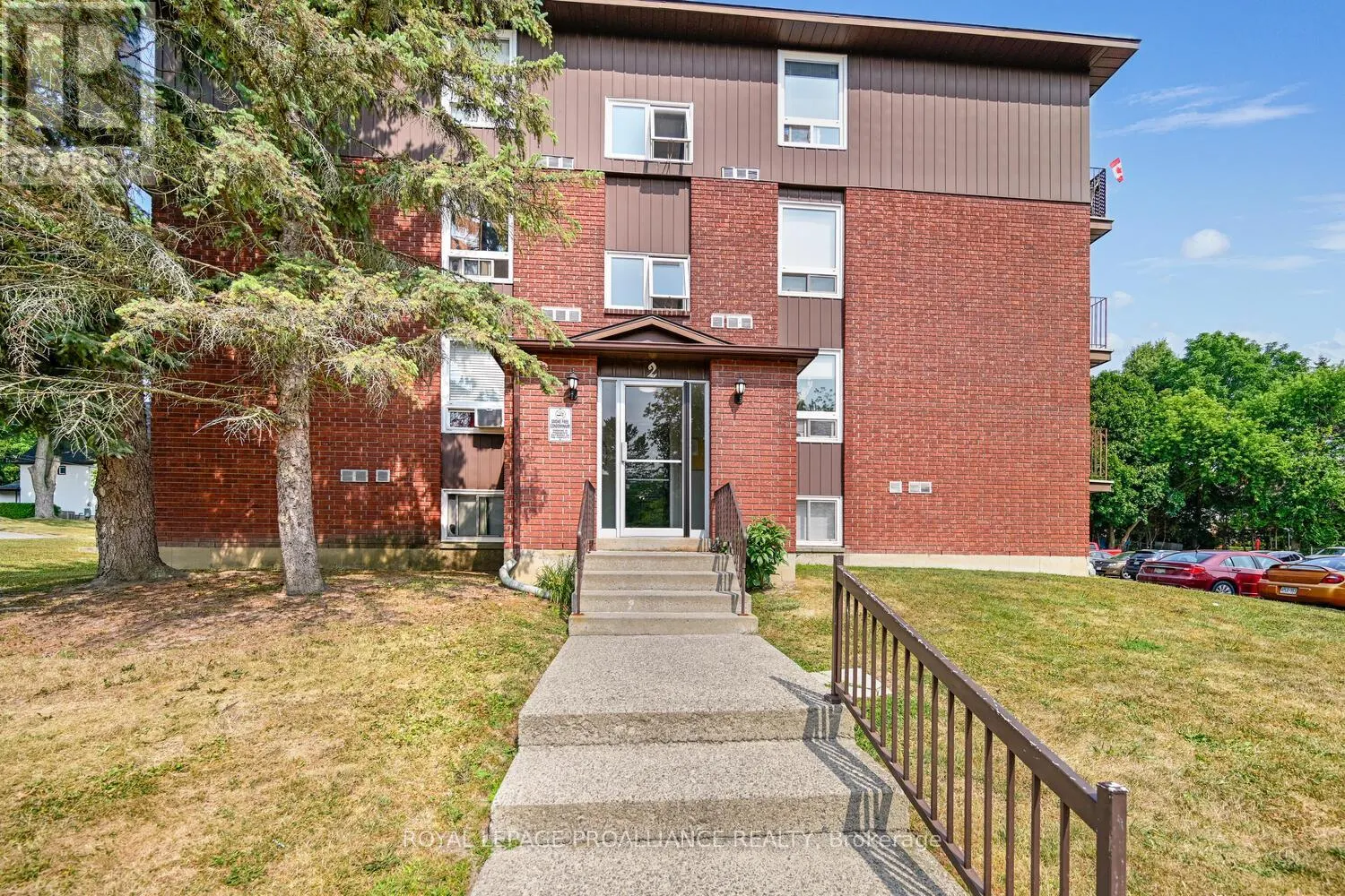 10 - 2 CHARLOTTE PLACE