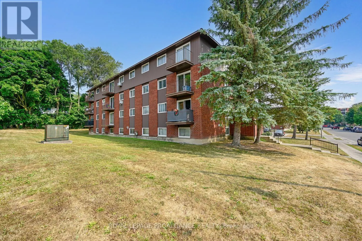 10 - 2 CHARLOTTE PLACE