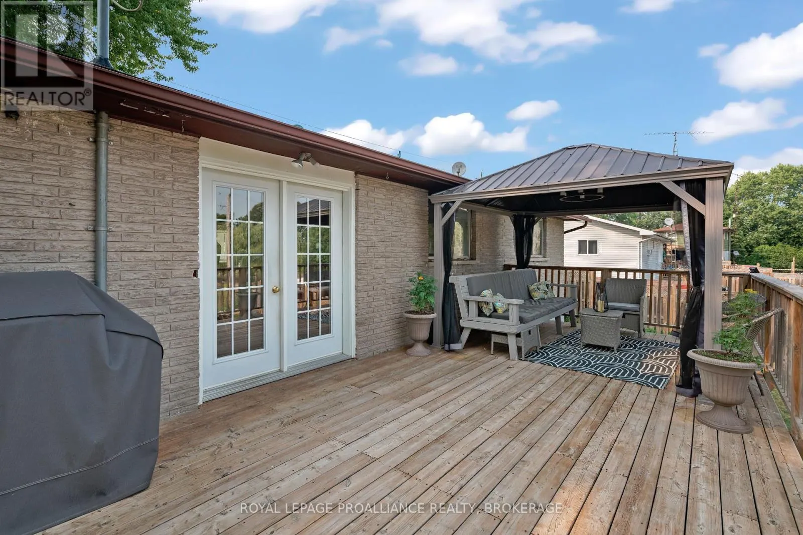 658 COUNTY ROAD 1 E