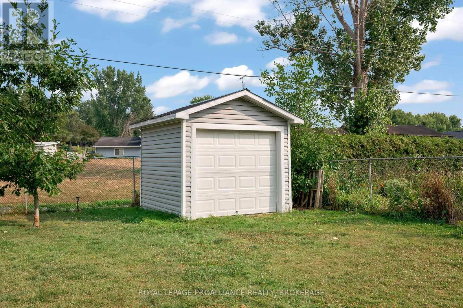 658 COUNTY ROAD 1 E
