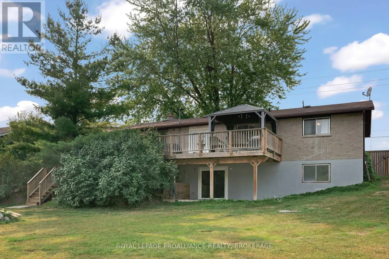 658 COUNTY ROAD 1 E