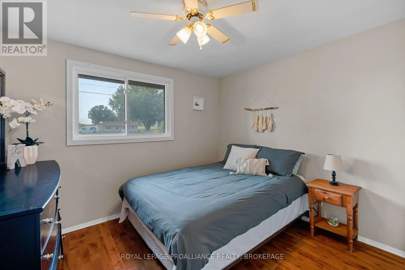 658 COUNTY ROAD 1 E