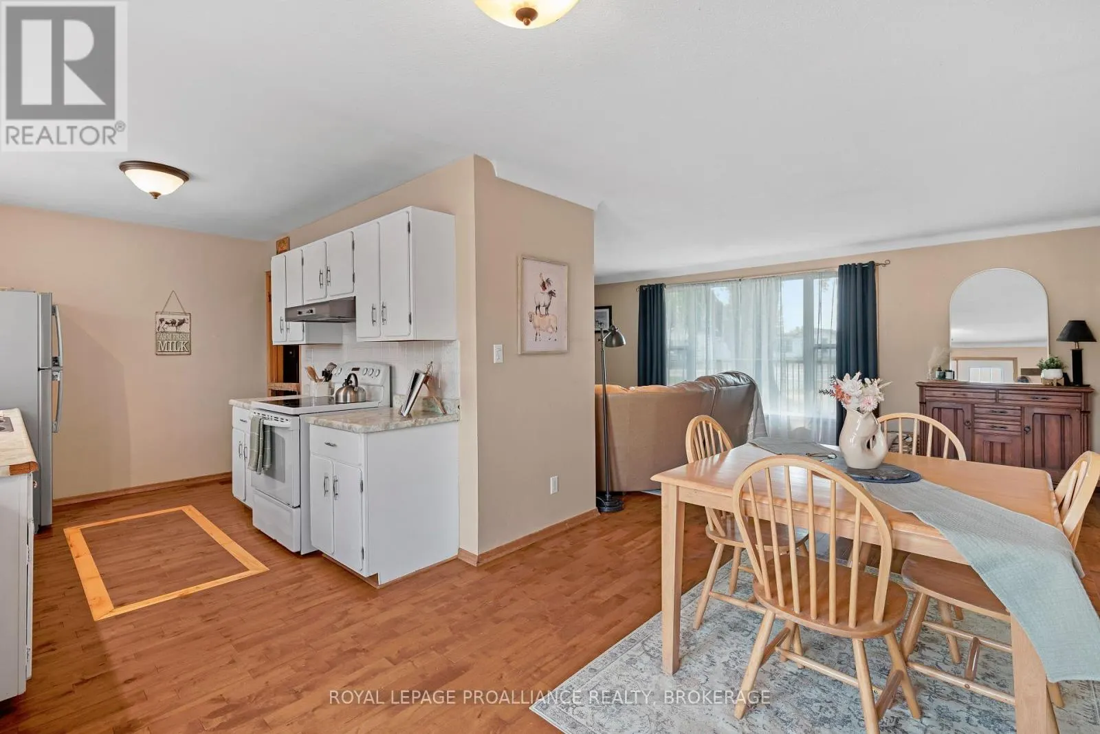 658 COUNTY ROAD 1 E
